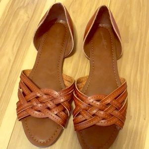 Universal threads flats